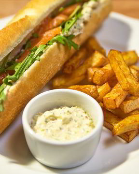 Сэндвич с семгой и рукколой