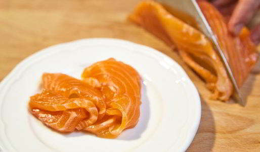 сэндвич с семгой и рукколой