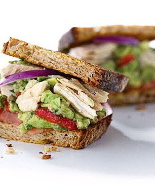 Сэндвич с тунцом и авокадо