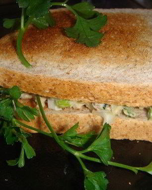 Сэндвич с тунцом