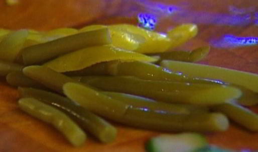 сэндвич с ветчиной, соленьями и сыром