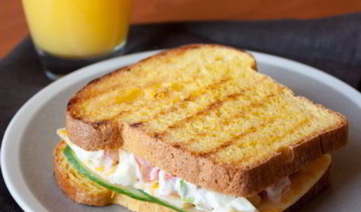 сэндвич с яичным салатом