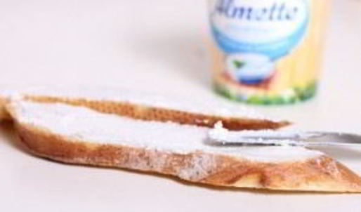 сэндвич со слабосоленой семгой и авокадо