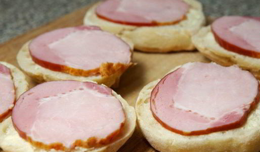 сэндвичи с ананасом и ветчиной