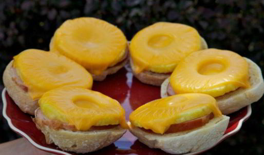 сэндвичи с ананасом и ветчиной