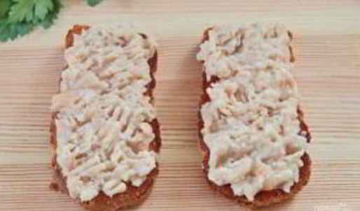 сэндвичи с курицей, редисом и фасолью