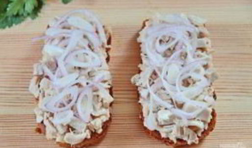 сэндвичи с курицей, редисом и фасолью