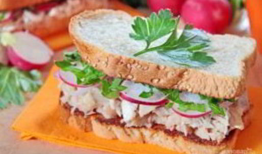 сэндвичи с курицей, редисом и фасолью