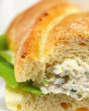 Сэндвичи с салатом из сельдерея и соусом ремулад