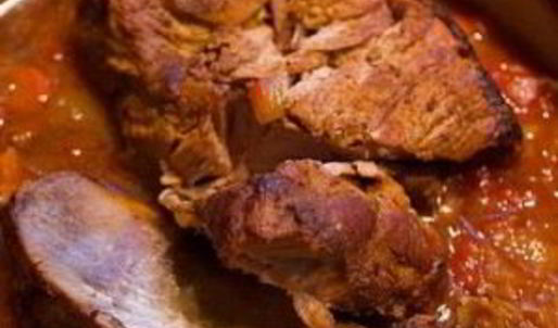 сэндвичи со свининой, жареной в пиве с овощами