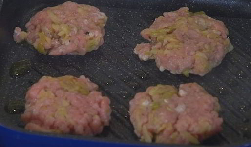 сэндвичи со свиными котлетками и яблоками