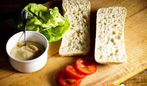 теплый сэндвич с куриной грудкой