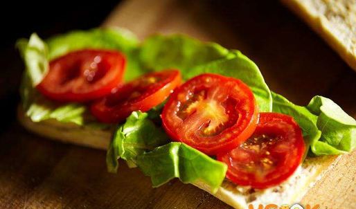 теплый сэндвич с куриной грудкой