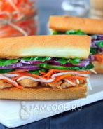 Вьетнамский сэндвич Бан Ми с курицей