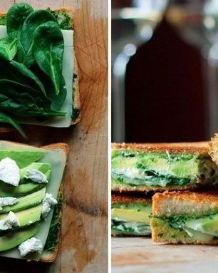 Жареный сэндвич с авокадо, шпинатом и сыром