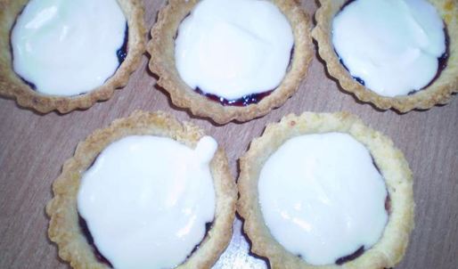 песочные тарталетки с вишней