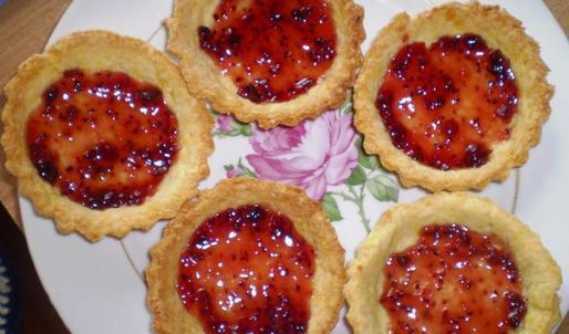 песочные тарталетки с вишней