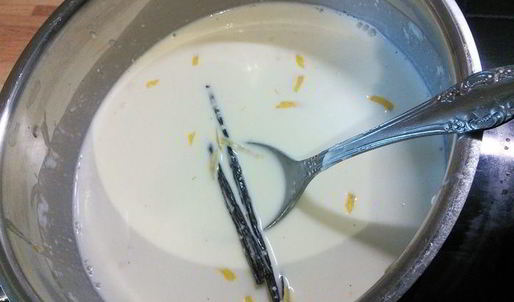 шоколадные тарталетки с панна коттой и клубникой