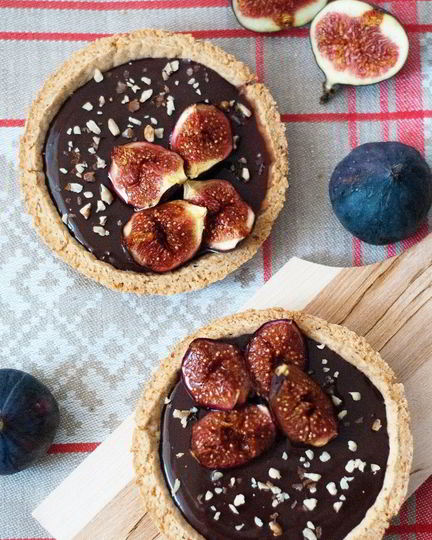 Рецепт тарталеток из орехового теста с ганашем и инжиром