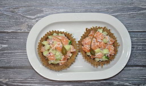 тарталетки из отрубей с салатом из семги