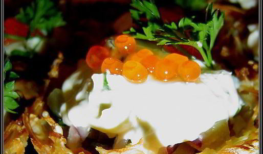 тарталетки картофельные с селедкой и икрой