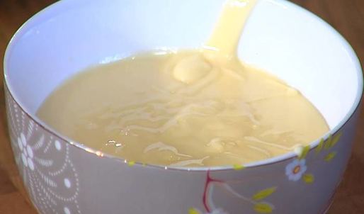 тарталетки с двойным кремом и клубникой