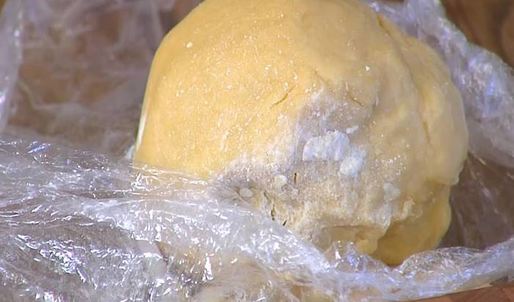 тарталетки с двойным кремом и клубникой