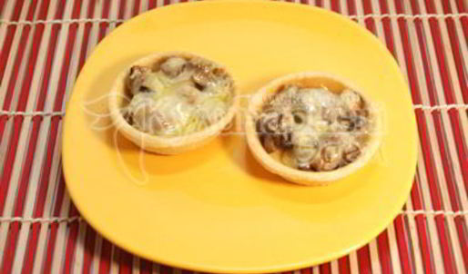 тарталетки с грибами и сыром