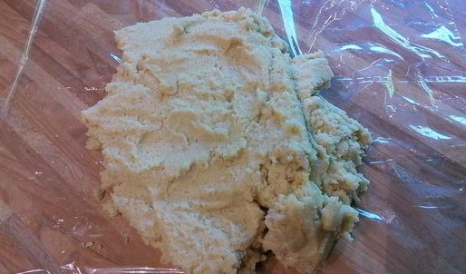 тарталетки с карамельным соусом и макадамией