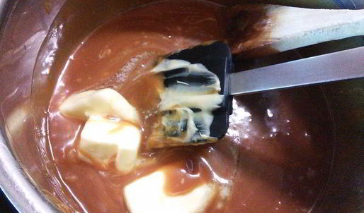 тарталетки с карамельным соусом и макадамией