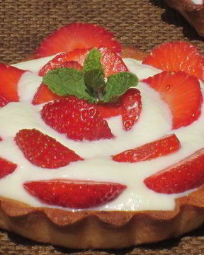 Тарталетки с клубникой и белым шоколадом