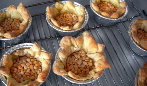 тарталетки с клубникой и сливочным желе