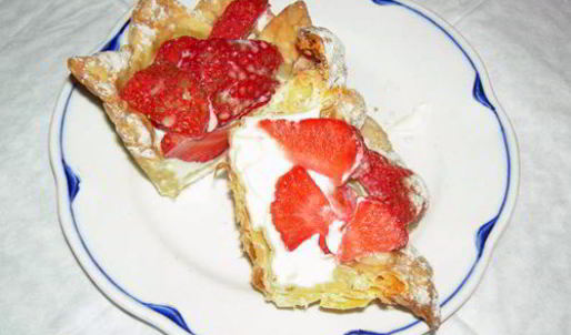 тарталетки с клубникой и сливочным желе