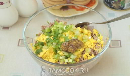 тарталетки с консервированным тунцом