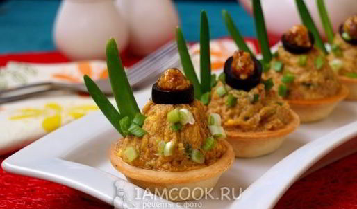 тарталетки с консервированным тунцом
