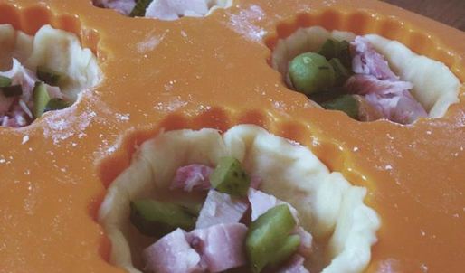 тарталетки с копченой курицей