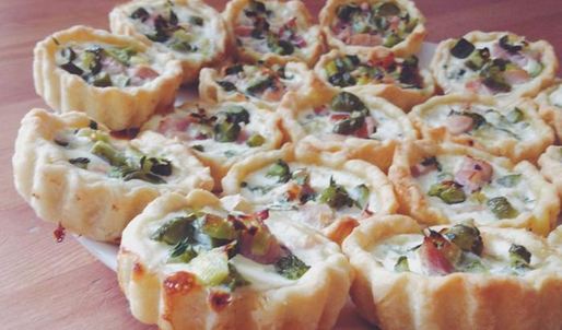 тарталетки с копченой курицей