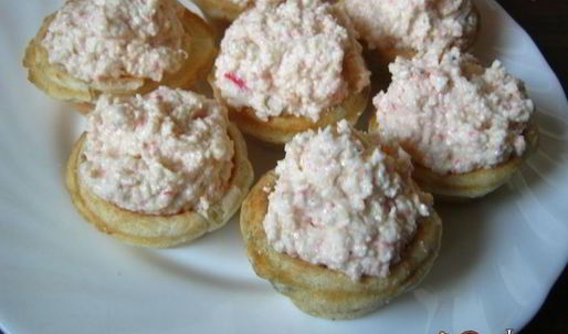 тарталетки с крабовым паштетом