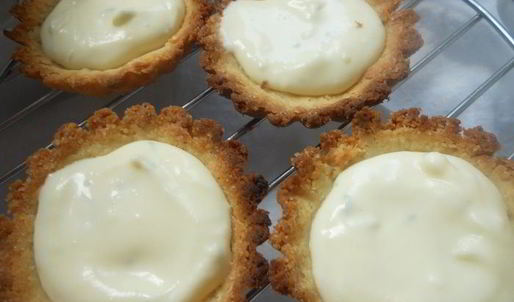 тарталетки с лаймовым маскарпоне и ромовой вишней