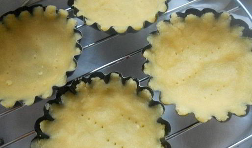 тарталетки с лаймовым маскарпоне и ромовой вишней