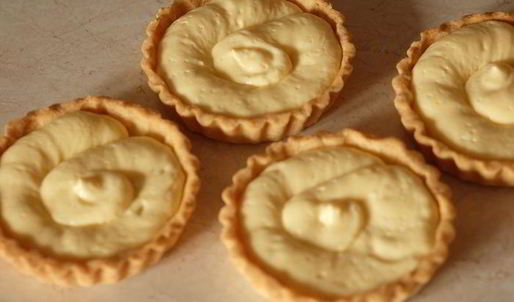 тарталетки с лимонно-лаймовым кремом и меренгой