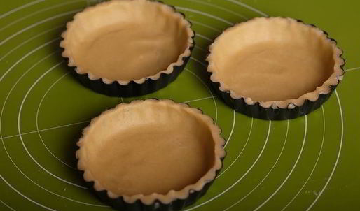 тарталетки с лимонно-лаймовым кремом и меренгой