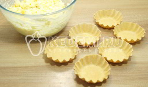 тарталетки с пикантным салатом