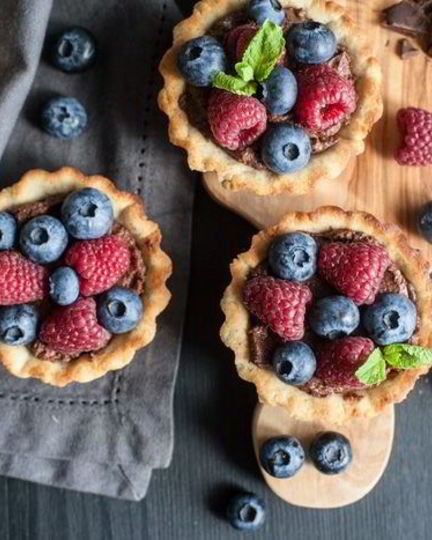 Рецепт тарталеток с шоколадным кремом и ягодами