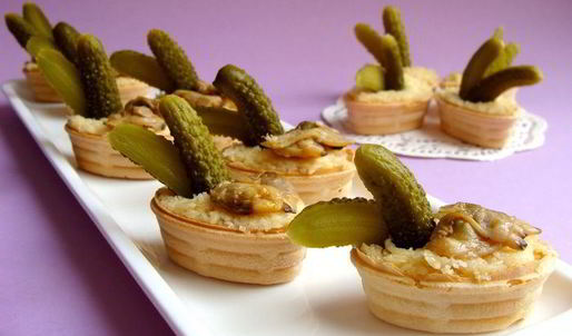 тарталетки с сыром и копчеными ракушками