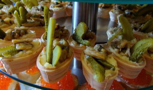 тарталетки с сыром и копчеными ракушками