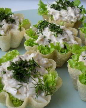 Тарталетки с тунцом и сыром