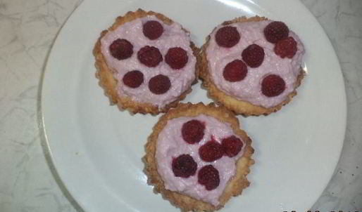 тарталетки с творожной начинкой и малиной