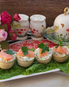 Тарталетки с творожным сыром и семгой