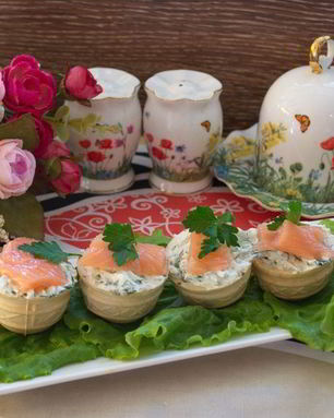 Тарталетки с творожным сыром и семгой